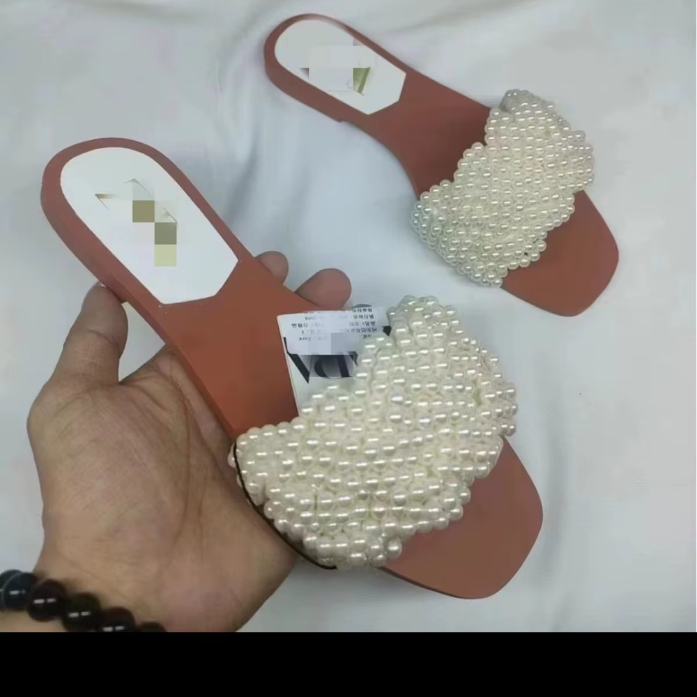 Pearl-Embellished Women's Sandals in Cream